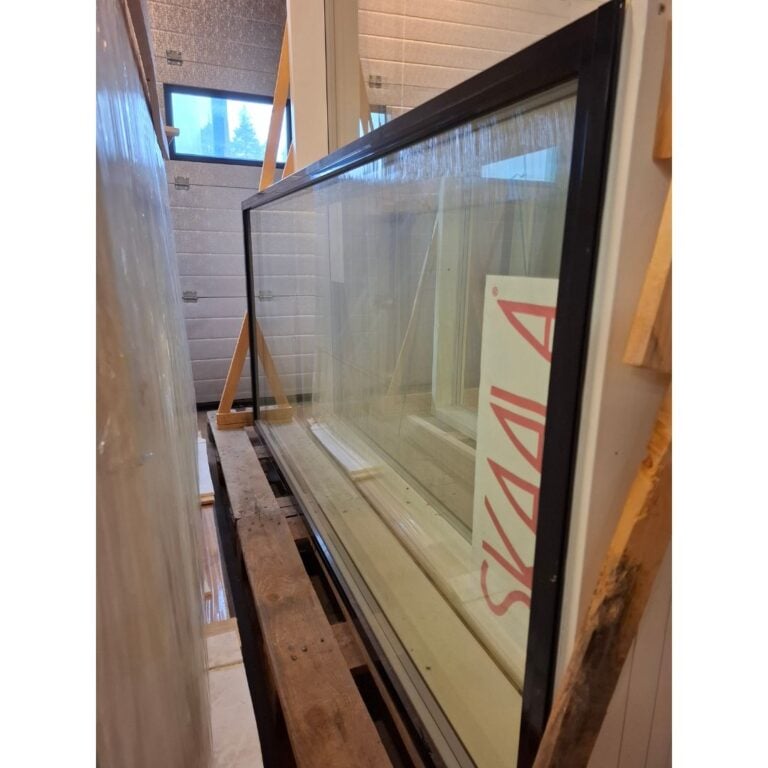Kiinteä ikkuna 10x21 musta/valkoinen (2-laatu)