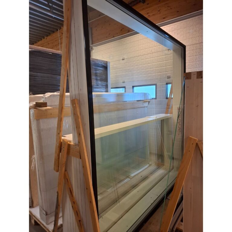 Kiinteä ikkuna 21x21 musta/valkoinen (2-laatu)
